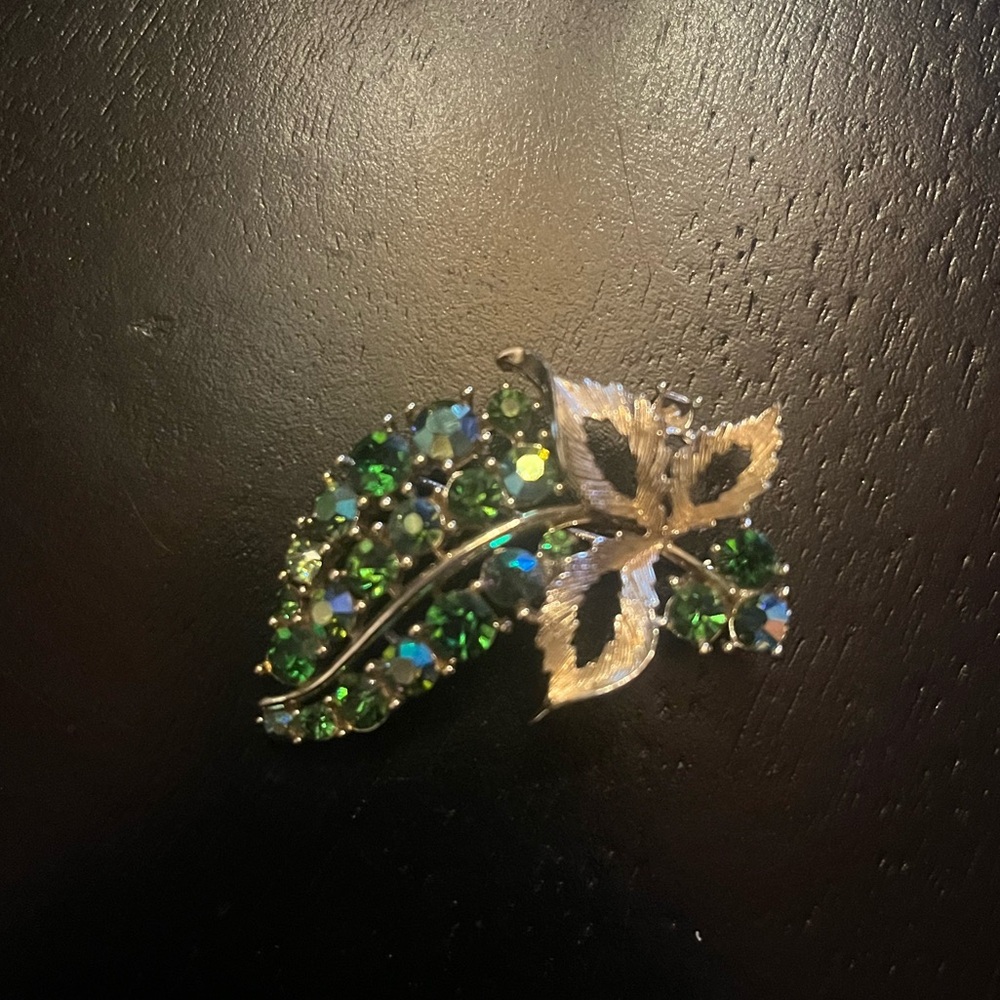 Vintage Lisner Green AB Stone Gold Tone Leaf Brooch